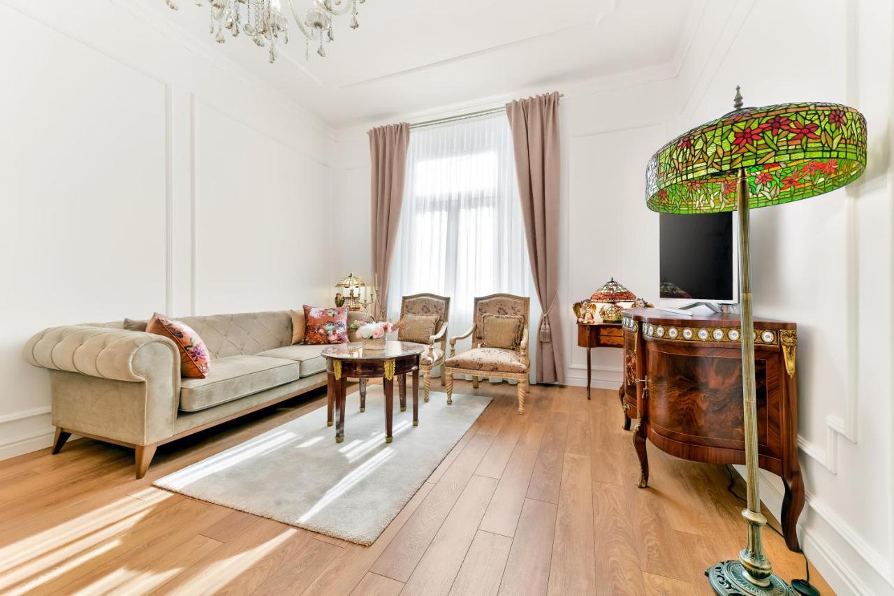 زغرب Luxury Class Apartment - 1St Floor, Large Apartment, Downtown, Newly Renovated, Fast Wifi, 4X Air Conditioning المظهر الخارجي الصورة
